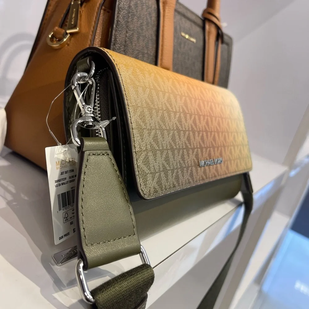 MICHAEL KORS Jet Set Large Ombré Signature Logo Crossbody Bag
Olive Multi 
NWT - Picture 12 of 16